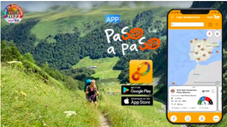 Descripción de imagen
Una joven con mochila asciende por una ladera herbosa. En la parte derecha de la imagen se encuentra la imagen de la APP Paso a paso que gestiona la Liga de Senderismo así como el icono de la APP y su logotipo.
