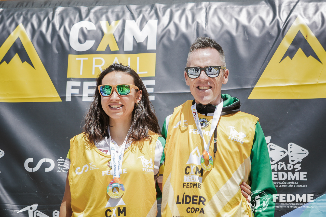 Descripción de la foto de portada: Silvia Lara y Manuel Jimenes, lideres de la Copa de España de carreras por montaña Vertical
