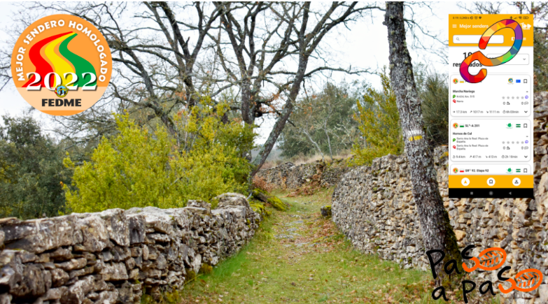 Composición en la que se muestra de fondo una foto de un camino entre paredes de piedra seca, en la que se ubica el tronco de un árbol con una marca de PR® pintada. En el ángulo superior izquierda aparece el logotipo del concurso “Mejor Sendero Homologado 2022” y en la parte derecha una captura de pantalla de la APP “Paso a Paso FEDME” donde se muestran resultados del concurso. Aparece también el logo de la red de Albergues REAJ