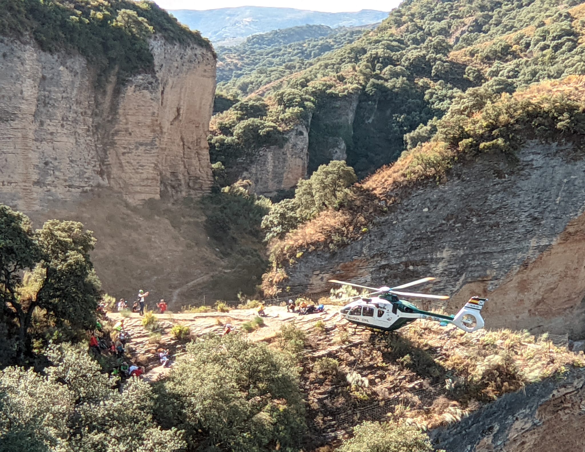 Descripción de la imagen de portada: Simulacro de accidente y rescate en helicóptero.
