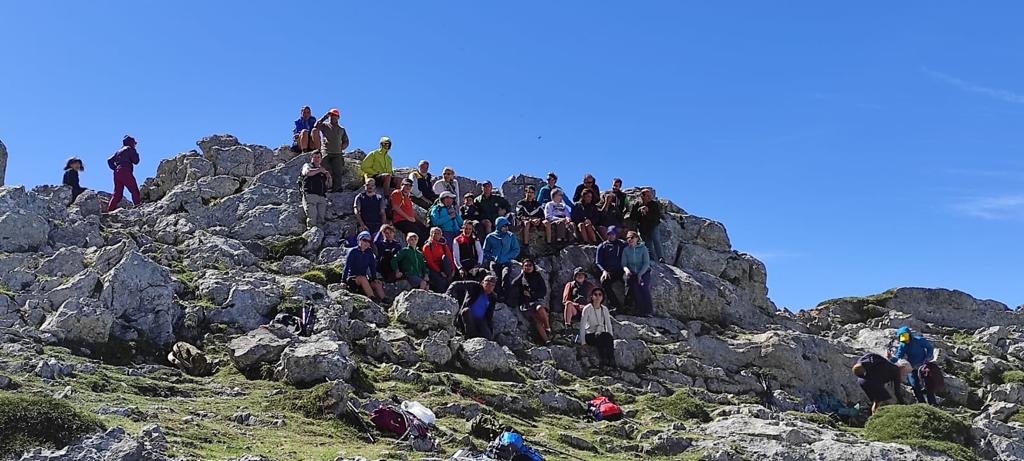 Descripción de la imagen : Montañeros en el Mirador de Ordiales